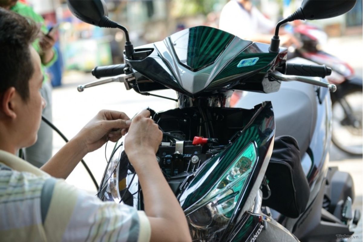 Đèn pha xe máy cháy? Hướng dẫn xử lý đơn giản ngay tại nhà