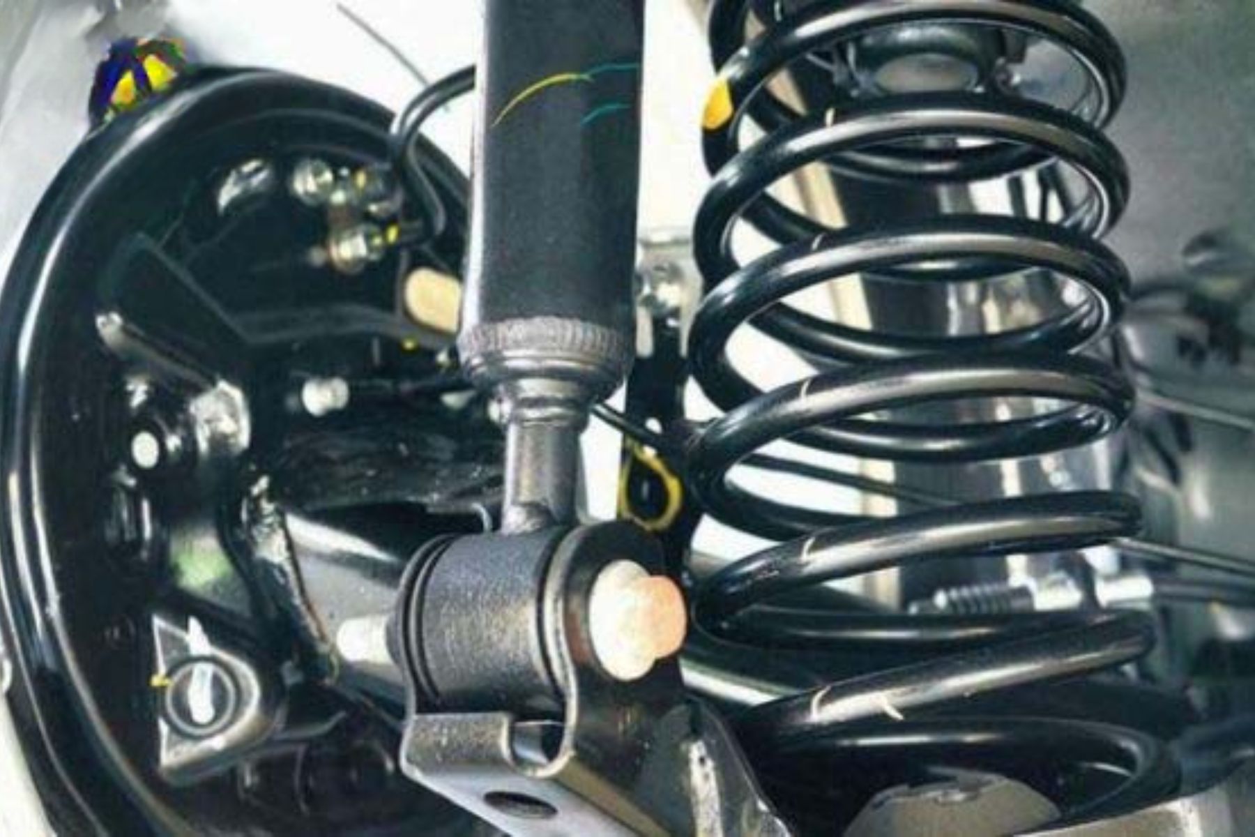 Đừng bỏ qua 3 dấu hiệu này khi giảm xóc xe cần được thay thế