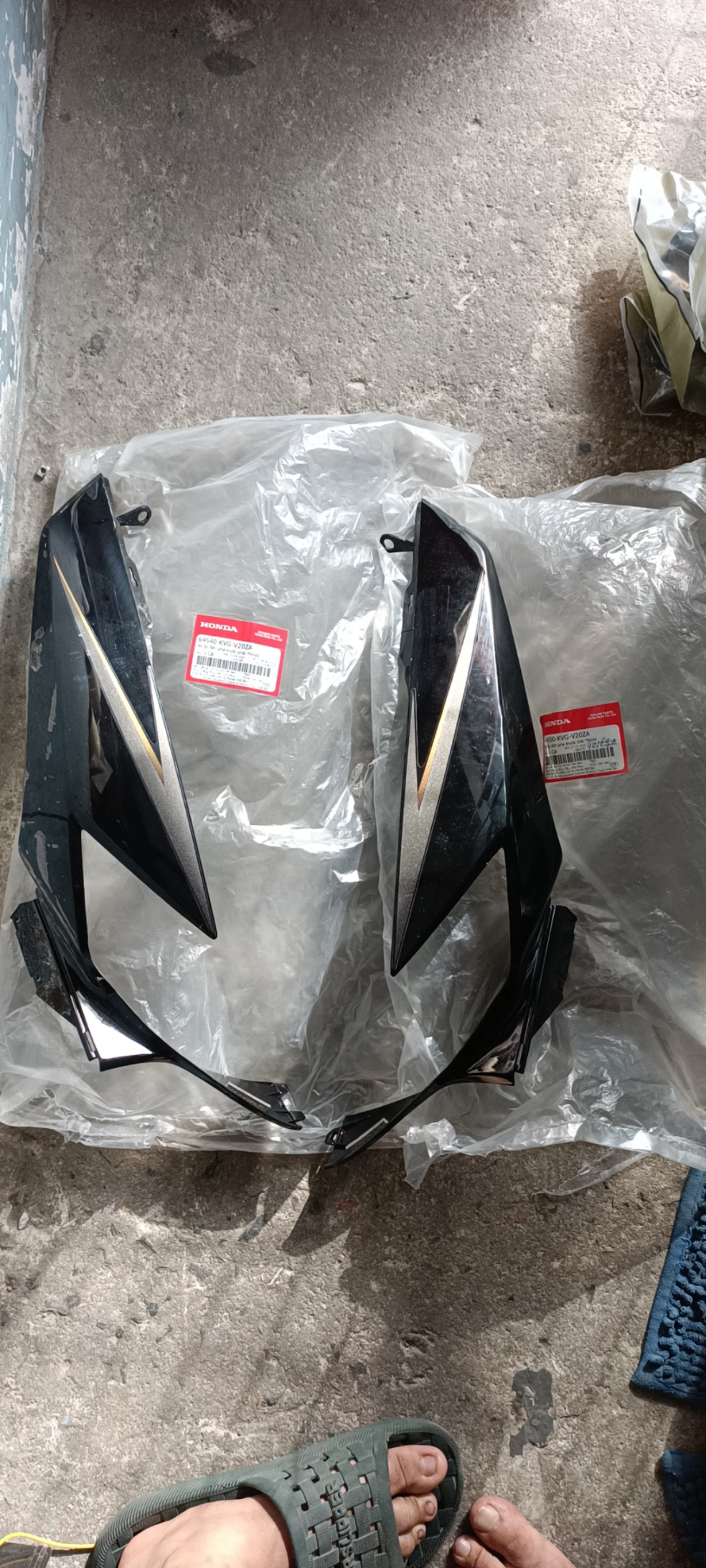 NHỰA MÁ ĐÈN ĐEN AB 2010 FI TEM 1