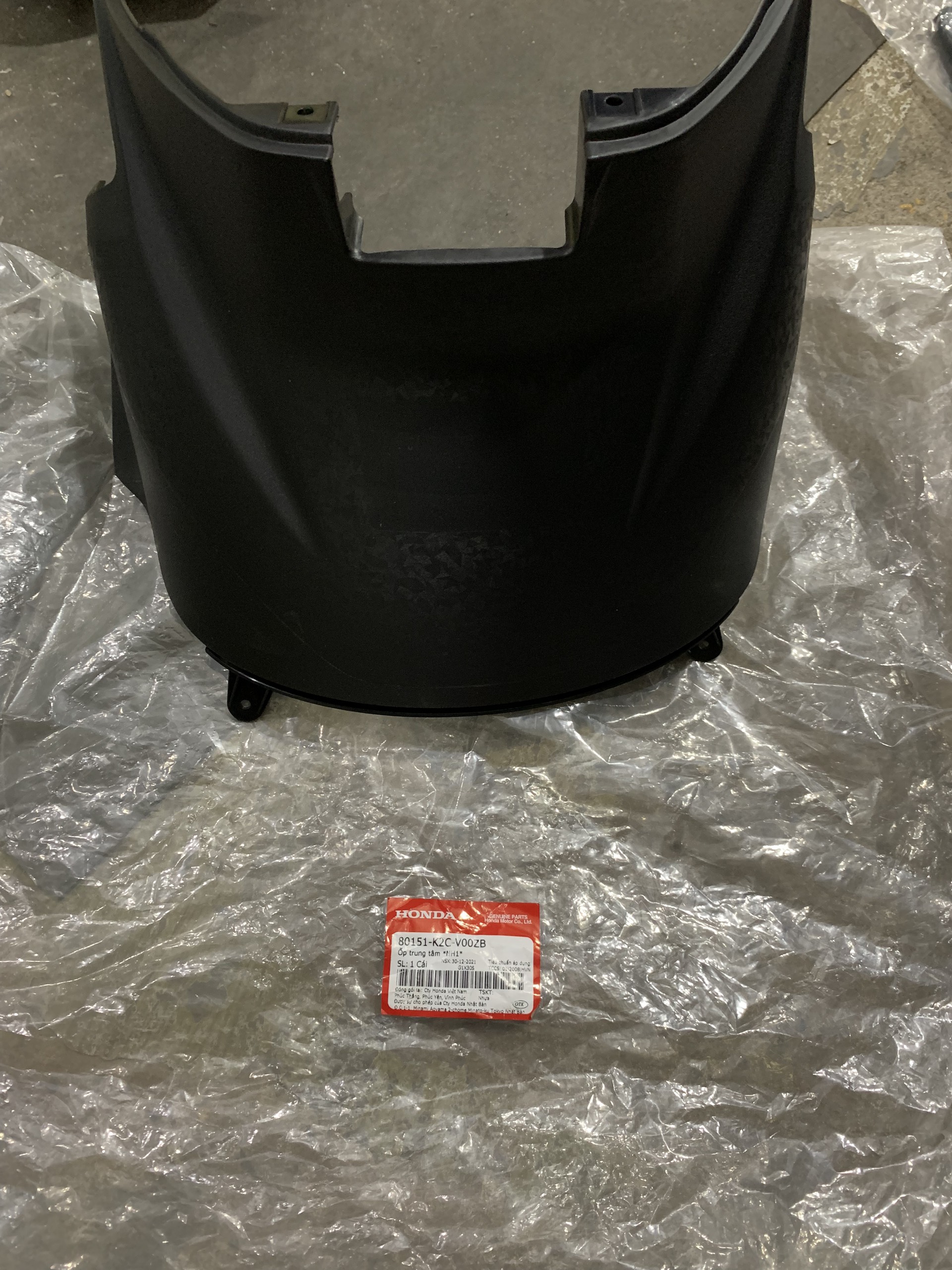 NHỰA ỐP YÊN VS 20 K2C ĐEN 1