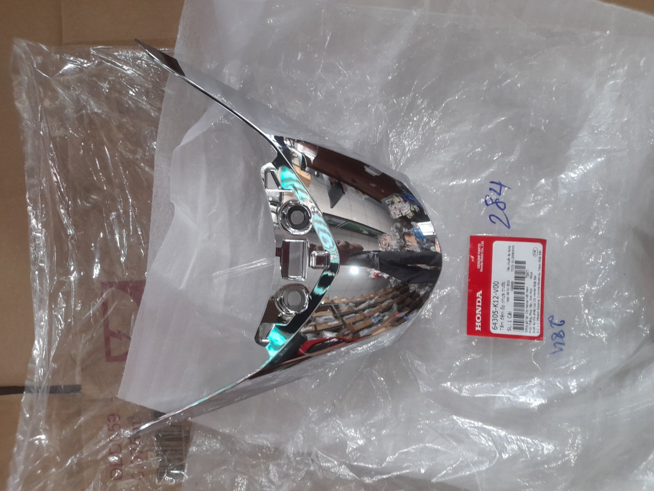 TẤM ĐỆM ỐP NHỰA TRƯỚC/ NẠ XI CROM LEAD/LIA 125 2014-2019